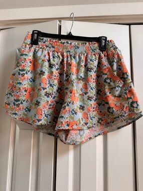 Toad & Co Womens Floral Shorts Size M Athleisure Gym Running Beach Workout
